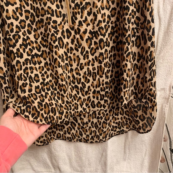 Bold Elements Cut to Curve leopard silky zipper blouse | XL - Picture 6 of 6
